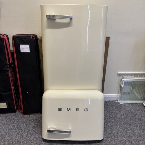 Smeg fridge freezer door - fridge,