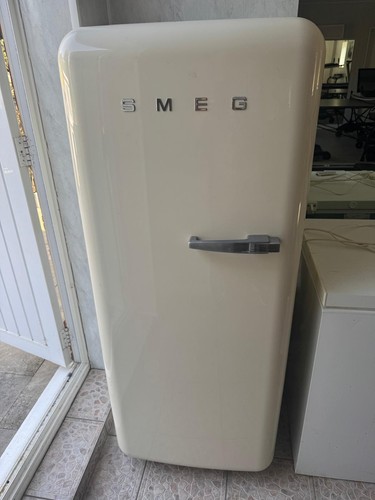 Smeg right hand hinge s28strp - right,
